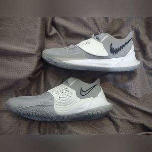 Nike Kyrie low 3TB  size 10.5